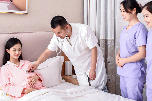 冷冻卵子贴心的服务医生查房